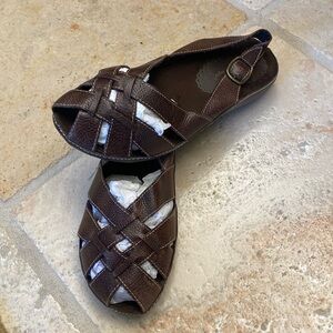 Bare Traps “Freefall” leather sandals Womens 10 sling back brown woven comfort